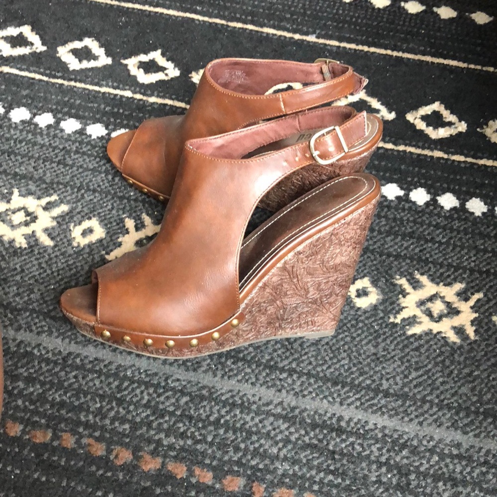 Brown Wedges
